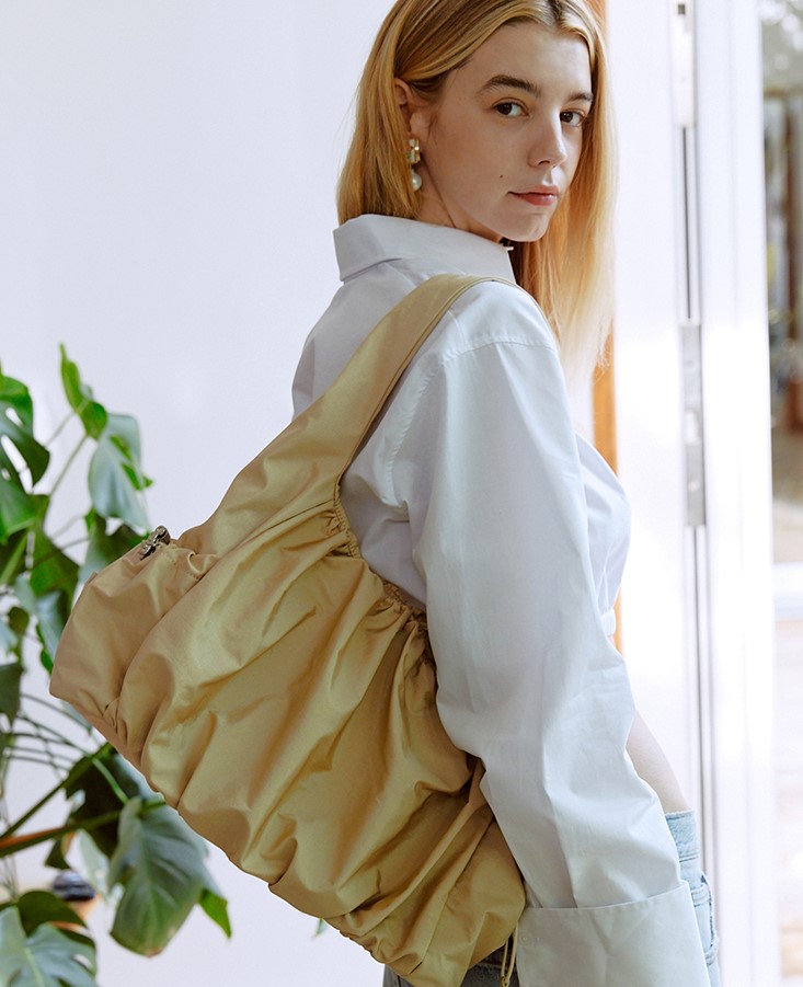 韓國CARLYN -  Meringue Bag (Beige)｜韓星愛用小眾品牌